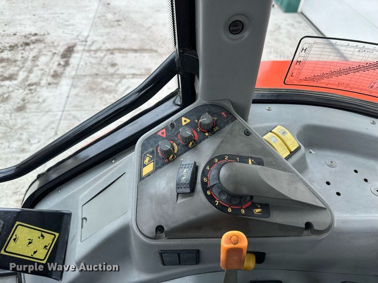 image for item DV0742 1998 Agco Allis  8765 MFWD tractor