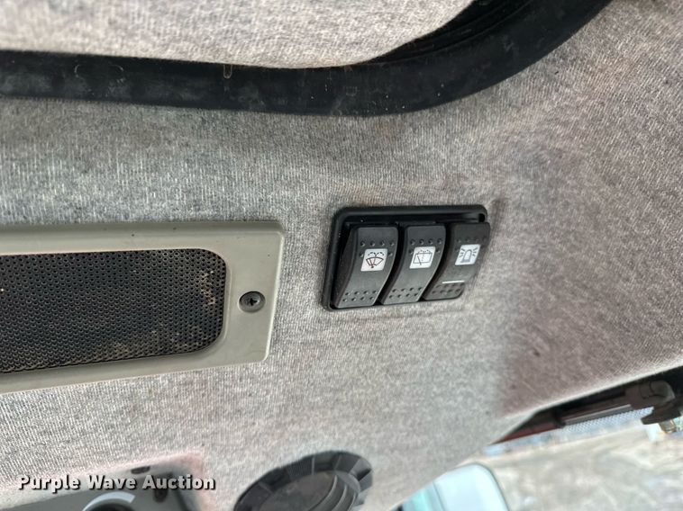 image for item DV0742 1998 Agco Allis  8765 MFWD tractor