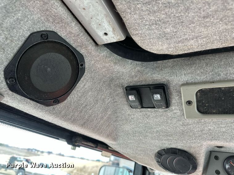 image for item DV0742 1998 Agco Allis  8765 MFWD tractor