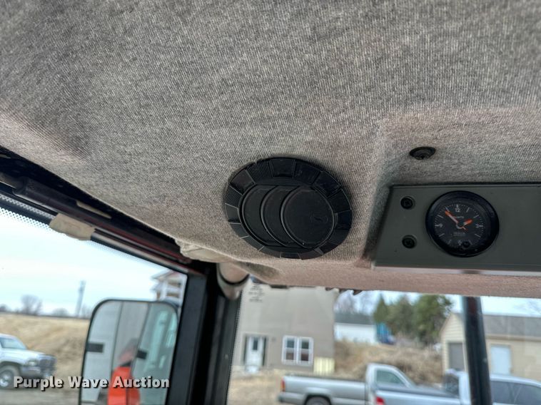 image for item DV0742 1998 Agco Allis  8765 MFWD tractor