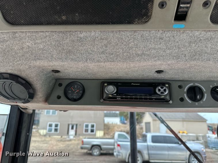 image for item DV0742 1998 Agco Allis  8765 MFWD tractor