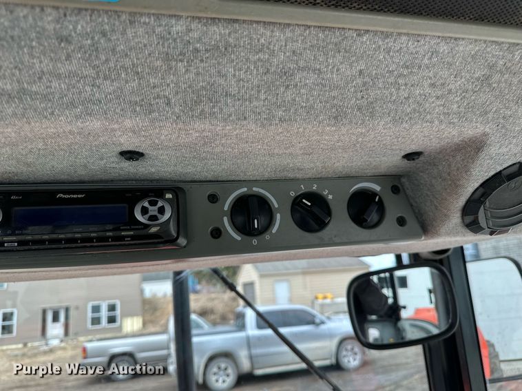 image for item DV0742 1998 Agco Allis  8765 MFWD tractor