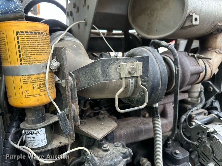 image for item DV0742 1998 Agco Allis  8765 MFWD tractor