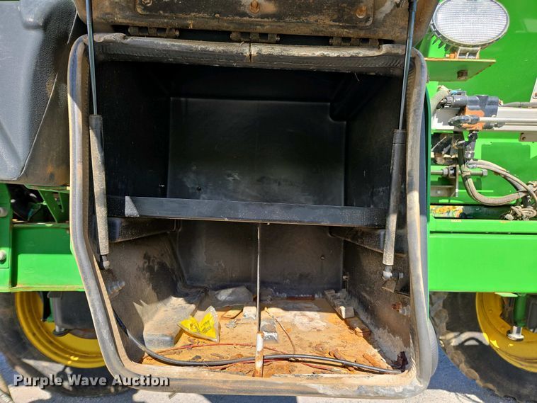 image for item DW1903 2019 John Deere R4045 spreader