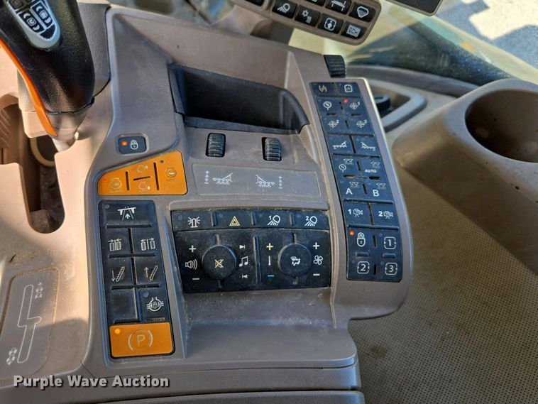 image for item DW1903 2019 John Deere R4045 spreader