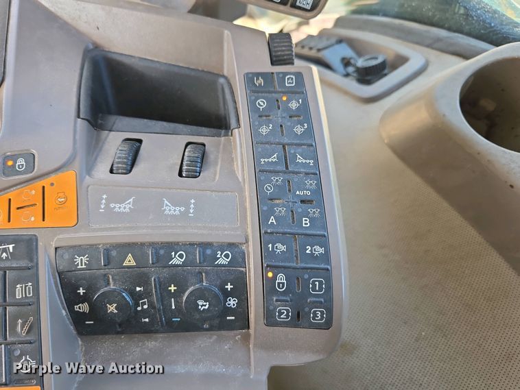 image for item DW1903 2019 John Deere R4045 spreader