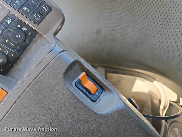 image for item DW1903 2019 John Deere R4045 spreader