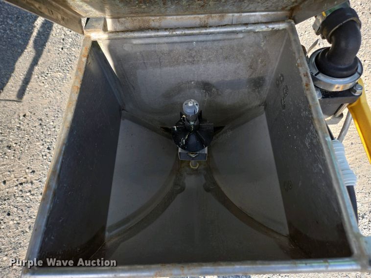 image for item DW1904 2021 John Deere R4038 sprayer