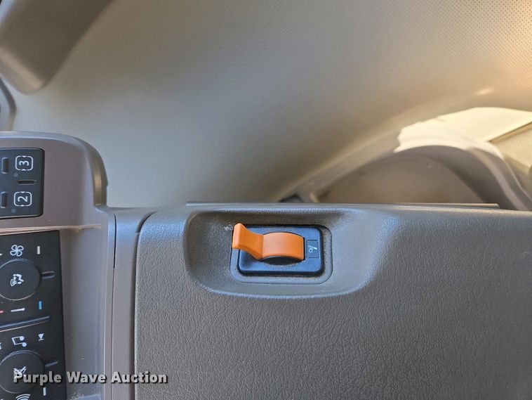 image for item DW1904 2021 John Deere R4038 sprayer