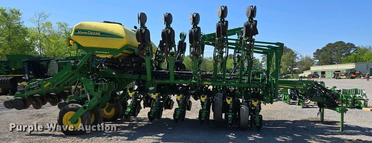 image for item DW1905 2016 John Deere 1795 split row no-till planter