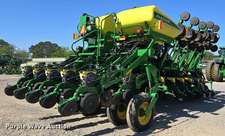 image for item DW1905 2016 John Deere 1795 split row no-till planter