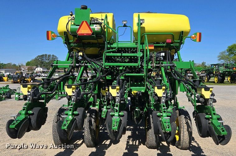 image for item DW1905 2016 John Deere 1795 split row no-till planter