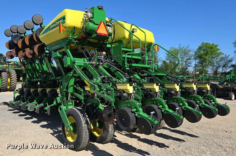 image for item DW1905 2016 John Deere 1795 split row no-till planter