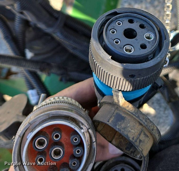 image for item DW1905 2016 John Deere 1795 split row no-till planter