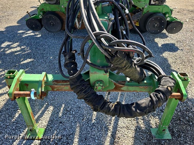 image for item DW1905 2016 John Deere 1795 split row no-till planter