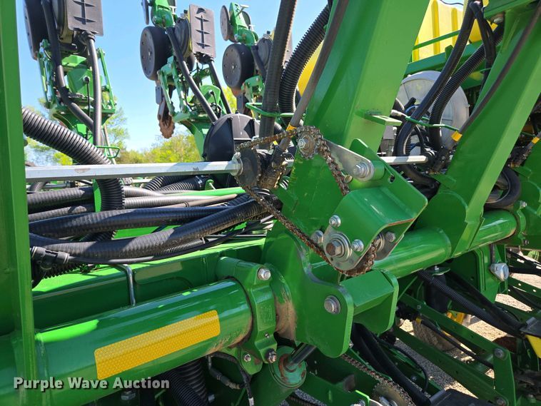 image for item DW1905 2016 John Deere 1795 split row no-till planter