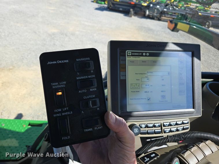 image for item DW1905 2016 John Deere 1795 split row no-till planter