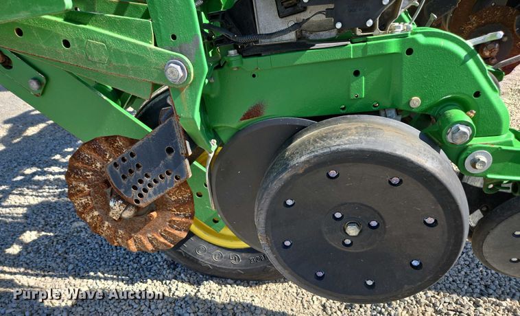 image for item DW1905 2016 John Deere 1795 split row no-till planter