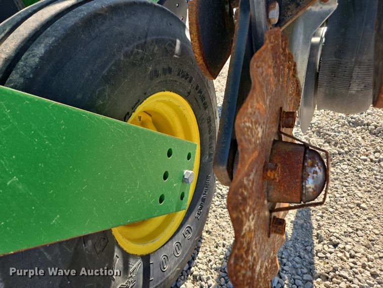 image for item DW1905 2016 John Deere 1795 split row no-till planter