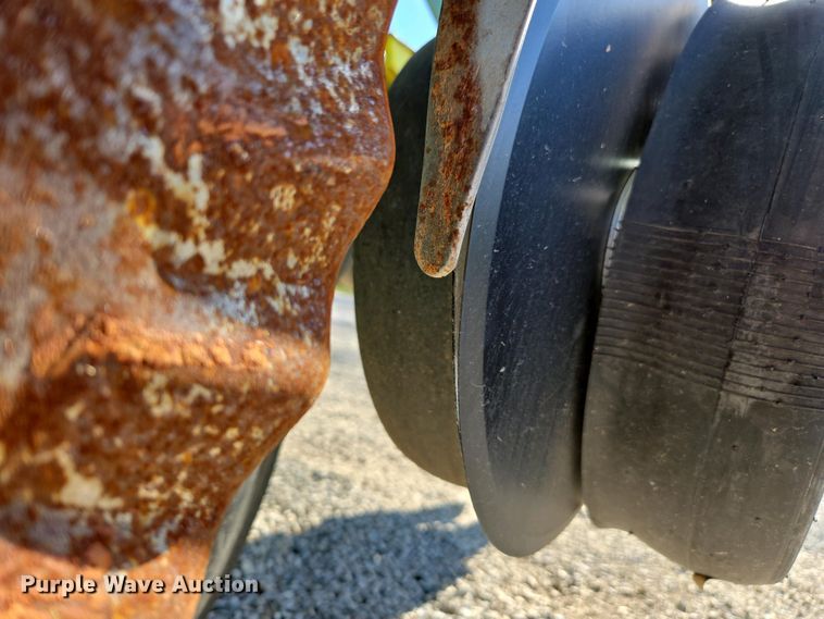 image for item DW1905 2016 John Deere 1795 split row no-till planter