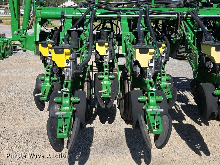 image for item DW1905 2016 John Deere 1795 split row no-till planter