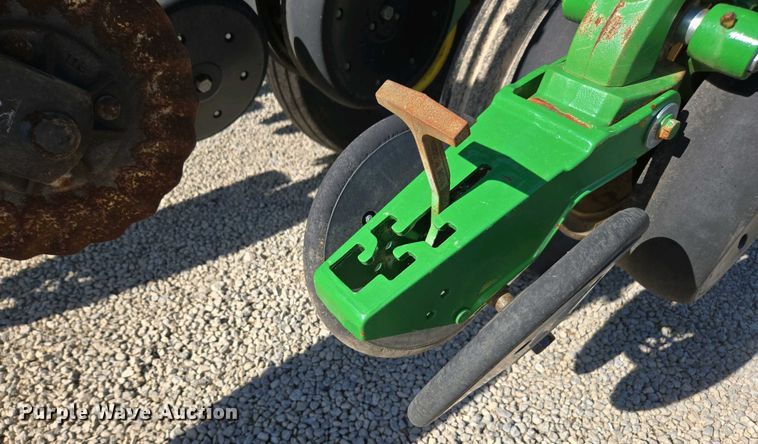 image for item DW1905 2016 John Deere 1795 split row no-till planter