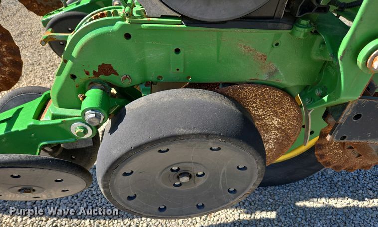 image for item DW1905 2016 John Deere 1795 split row no-till planter