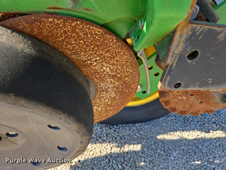 image for item DW1905 2016 John Deere 1795 split row no-till planter