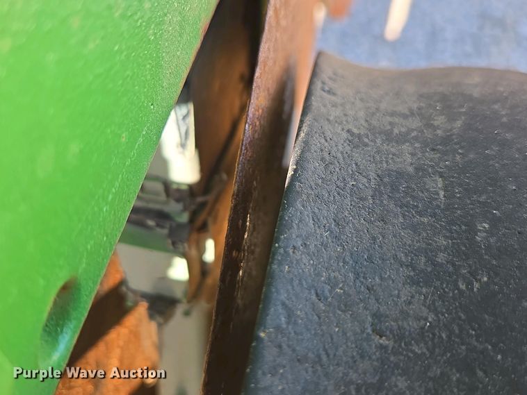 image for item DW1905 2016 John Deere 1795 split row no-till planter