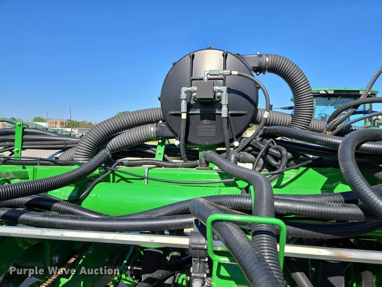 image for item DW1905 2016 John Deere 1795 split row no-till planter