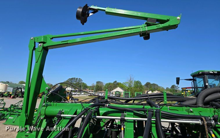 image for item DW1905 2016 John Deere 1795 split row no-till planter