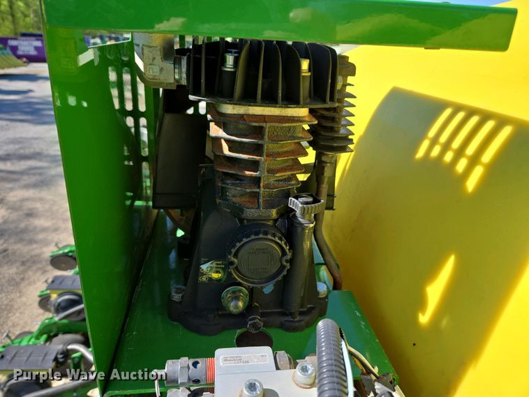 image for item DW1905 2016 John Deere 1795 split row no-till planter