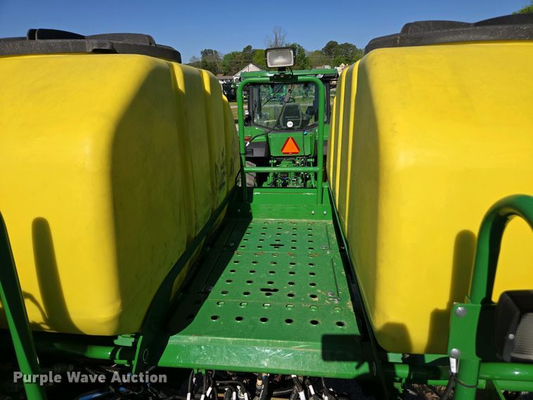 image for item DW1905 2016 John Deere 1795 split row no-till planter