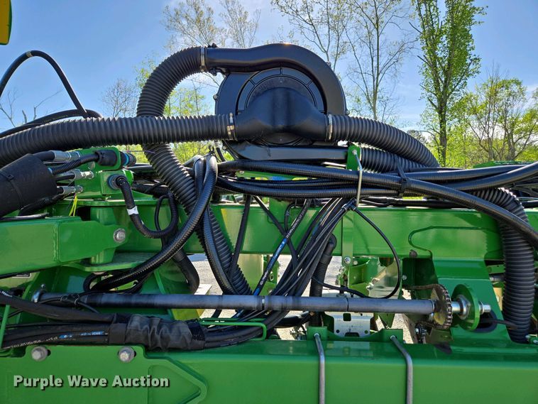 image for item DW1905 2016 John Deere 1795 split row no-till planter