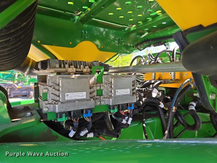 image for item DW1905 2016 John Deere 1795 split row no-till planter