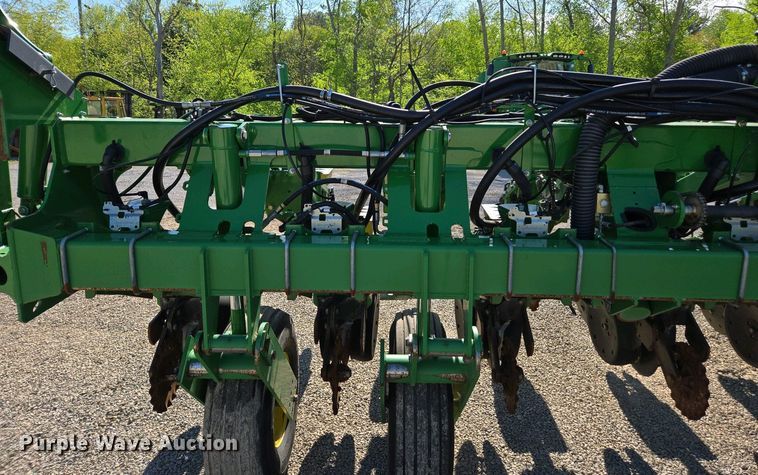 image for item DW1905 2016 John Deere 1795 split row no-till planter