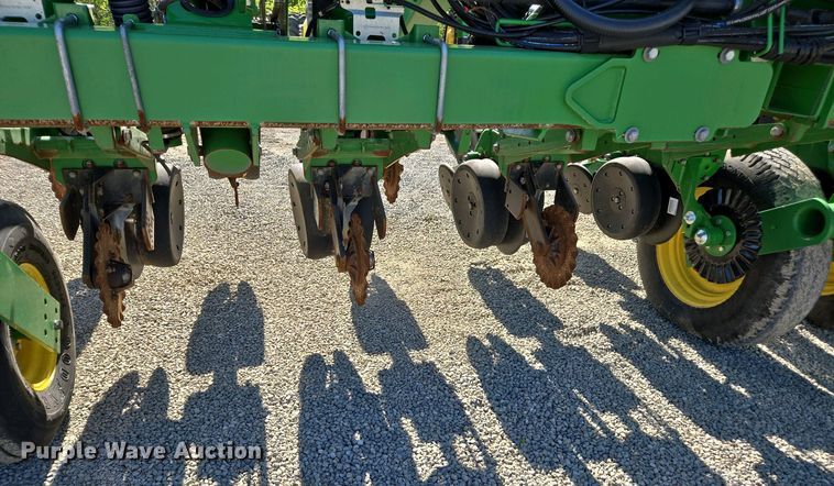 image for item DW1905 2016 John Deere 1795 split row no-till planter