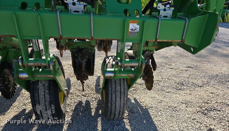 image for item DW1905 2016 John Deere 1795 split row no-till planter