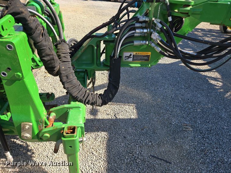 image for item DW1905 2016 John Deere 1795 split row no-till planter