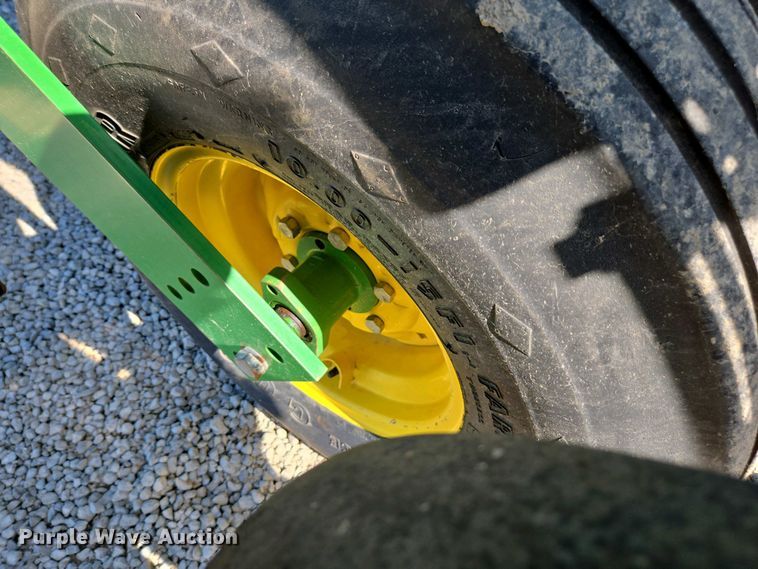 image for item DW1905 2016 John Deere 1795 split row no-till planter