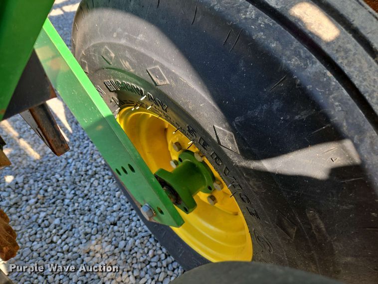 image for item DW1905 2016 John Deere 1795 split row no-till planter