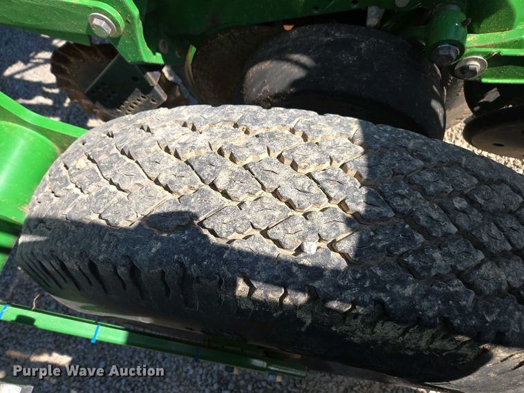 image for item DW1905 2016 John Deere 1795 split row no-till planter