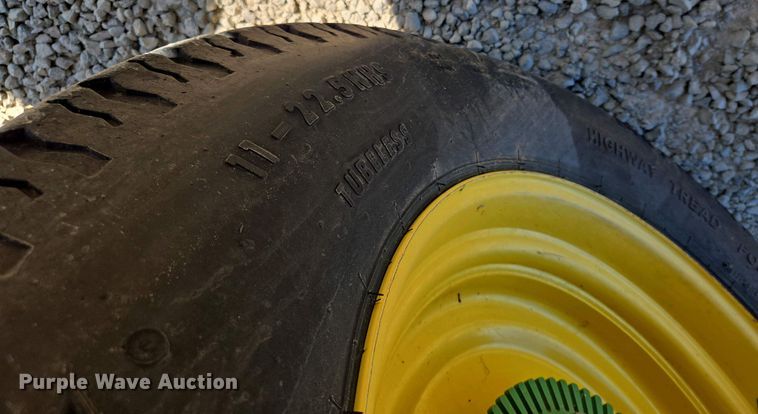 image for item DW1905 2016 John Deere 1795 split row no-till planter