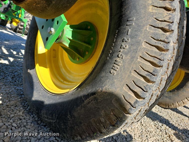 image for item DW1905 2016 John Deere 1795 split row no-till planter