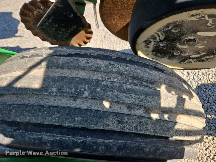 image for item DW1905 2016 John Deere 1795 split row no-till planter