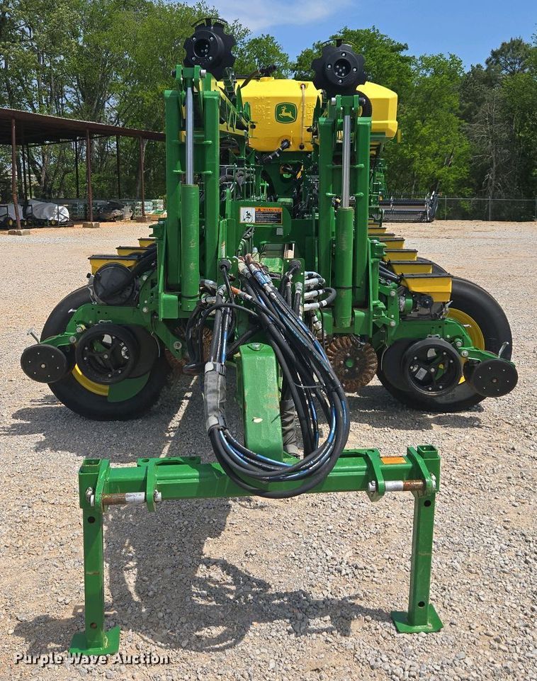 image for item DW1906 2023 John Deere 1775NT no-till planter