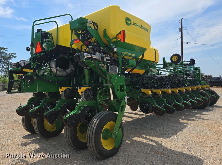 image for item DW1906 2023 John Deere 1775NT no-till planter