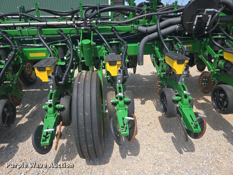 image for item DW1906 2023 John Deere 1775NT no-till planter