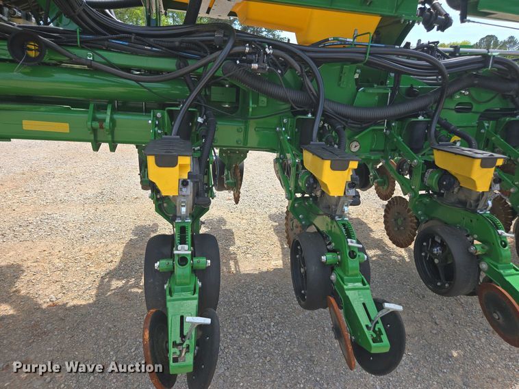 image for item DW1906 2023 John Deere 1775NT no-till planter