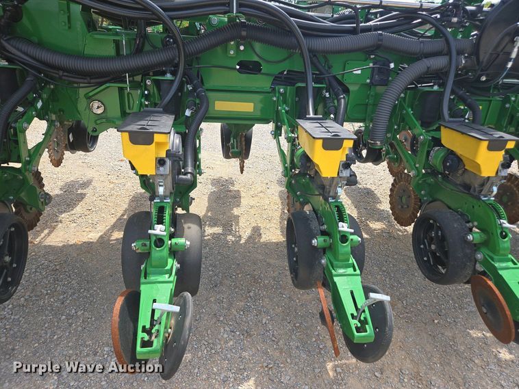 image for item DW1906 2023 John Deere 1775NT no-till planter